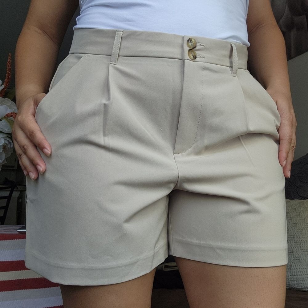 NEW!! NAUTICA Women Tan Beige Shorts Dressy Casual With Pockets & Pleats Size 10 - Picture 2 of 10